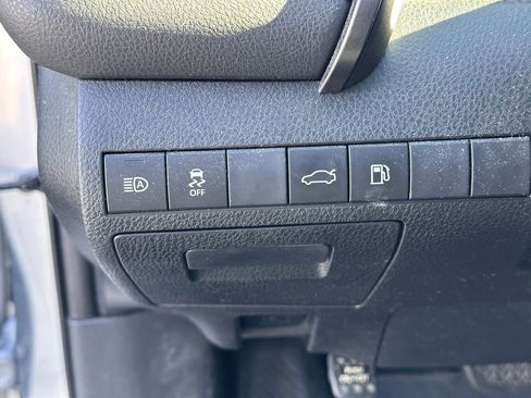 Used 2018 Toyota Camry SE image 24