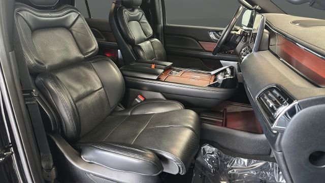 Used 2020 Lincoln Navigator L Reserve w/ Luxury Package AWD/4WD image 23
