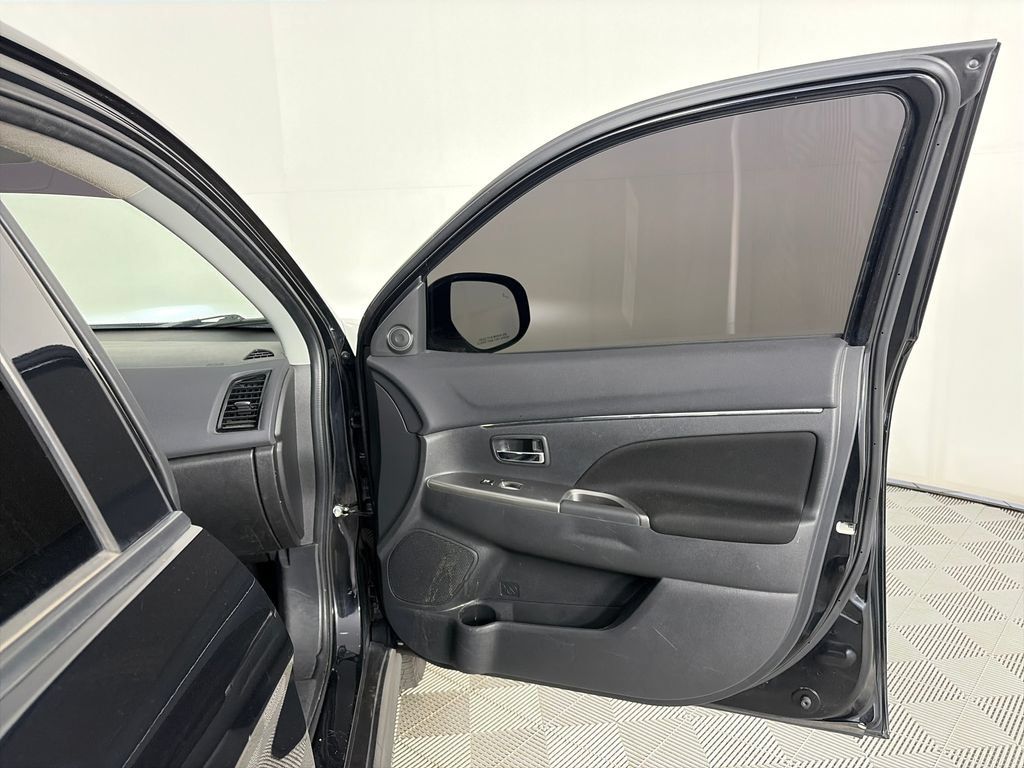 Used 2020 Mitsubishi Outlander Sport SE AWD/4WD image 28