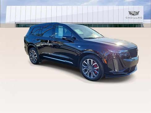 Certified 2022 Cadillac XT6 Sport w/ Technology Package image 2