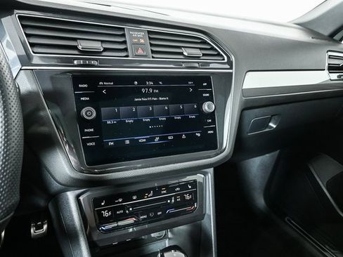 Used 2024 Volkswagen Tiguan SE R-Line image 9