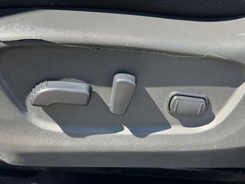 Used 2020 Nissan Rogue SV AWD/4WD image 16