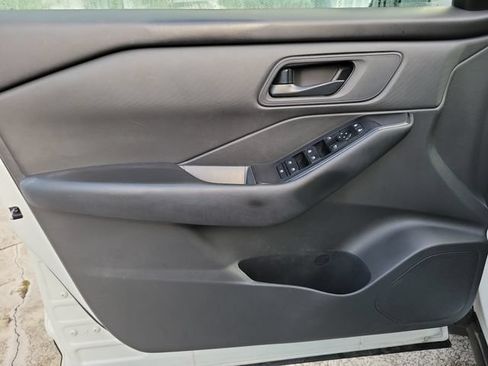 Used 2025 Nissan Rogue S FWD image 12