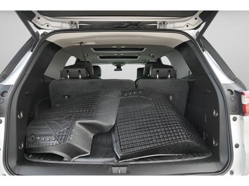 Used 2018 Chevrolet Traverse Premier w/ LPO, 'HIT The Road' Package AWD/4WD image 12