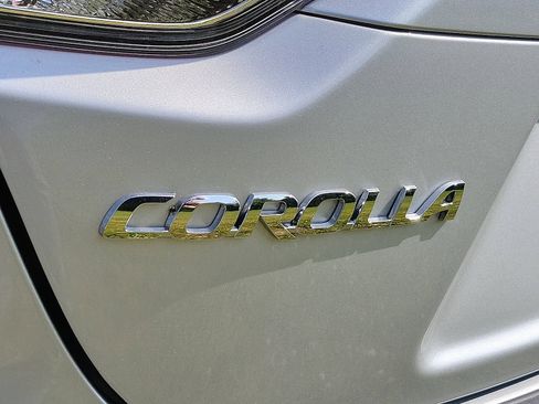 Used 2023 Toyota Corolla LE image 4