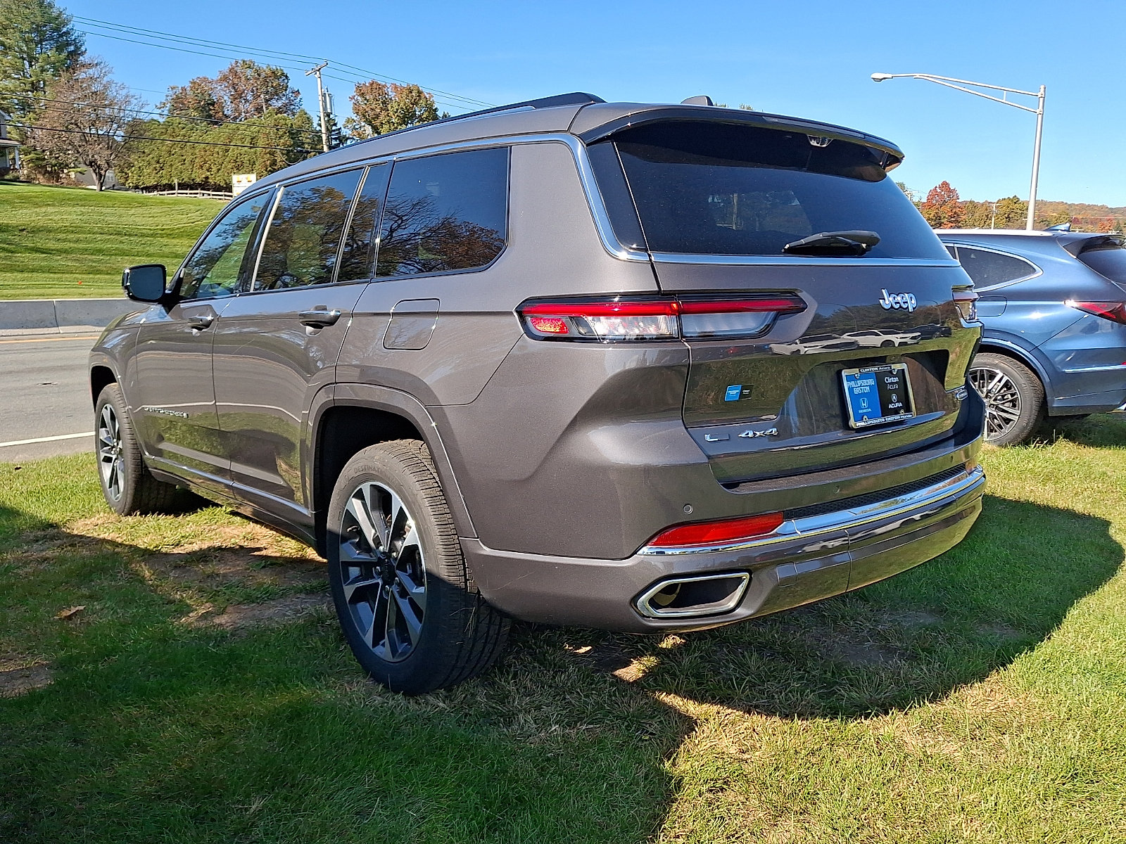 Used 2021 Jeep Grand Cherokee L Overland w/ Luxury Tech Group IV AWD/4WD image 4