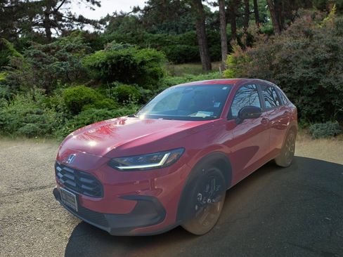 Certified 2025 Honda HR-V Sport image 3