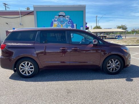 Used 2019 Kia Sedona EX image 2