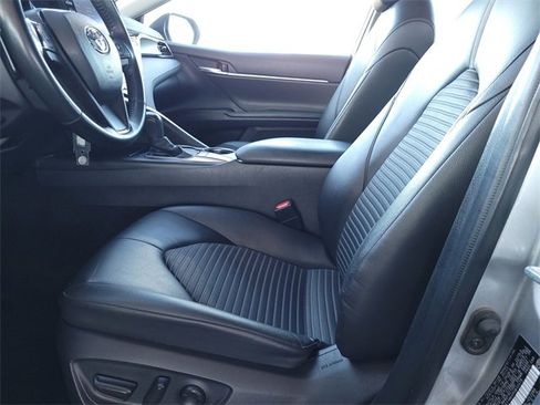 Used 2023 Toyota Camry SE image 14