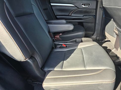 Certified 2019 Toyota Highlander XLE AWD/4WD image 21