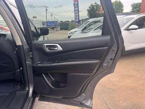 Used 2019 Nissan Pathfinder S FWD image 13