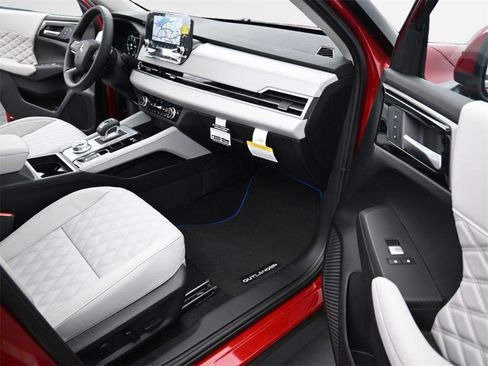 New 2025 Mitsubishi Outlander SEL image 38