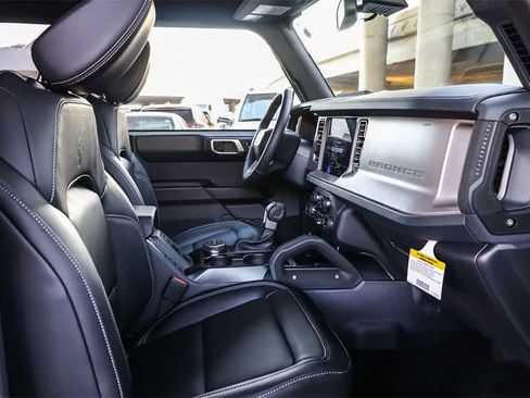 New 2025 Ford Bronco Outer Banks w/ Sasquatch Package image 17