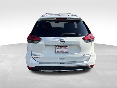 Used 2017 Nissan Rogue SV image 4