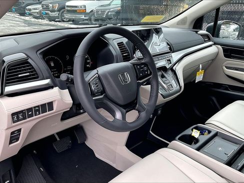 New 2026 Honda Odyssey Touring image 8