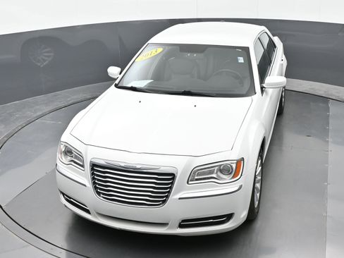 Used 2013 Chrysler 300 RWD image 27