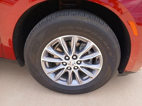 Used 2023 Buick Enclave Essence FWD image 11