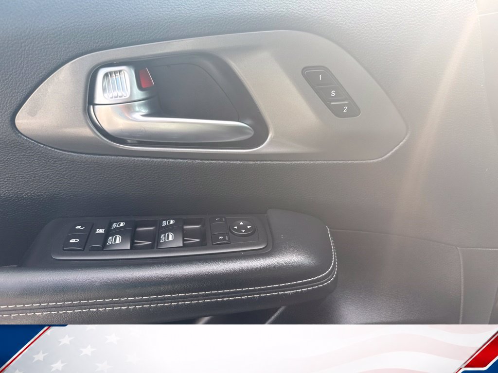 Used 2025 Chrysler Pacifica Select FWD image 17