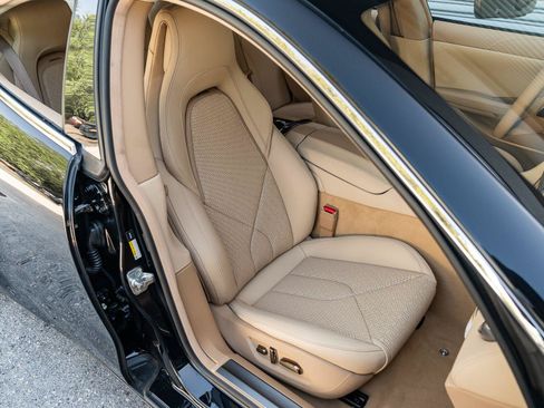 New 2025 Karma Revero Luxury RWD image 5