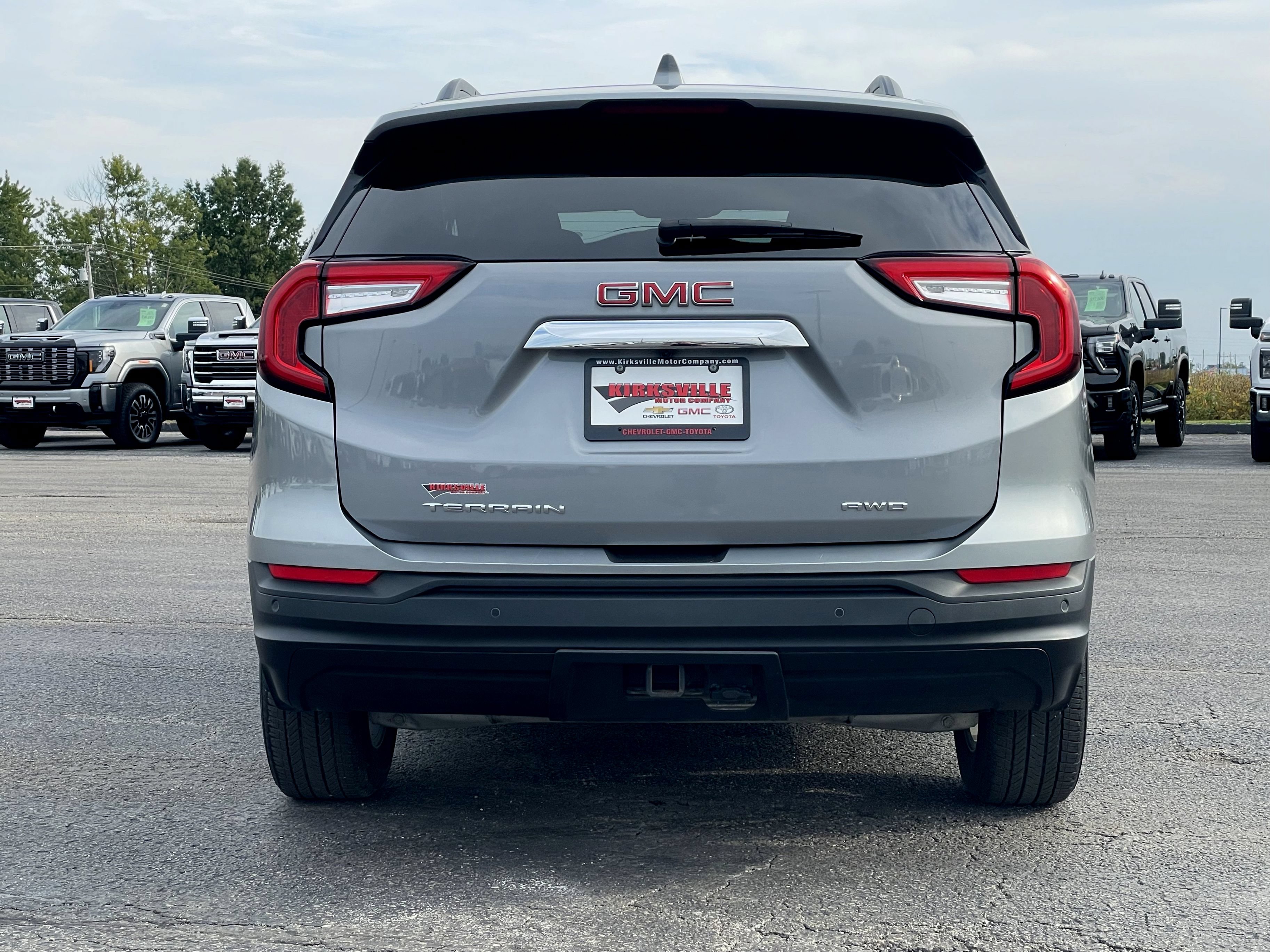 Certified 2023 GMC Terrain SLE w/ Driver Convenience Package AWD/4WD image 5