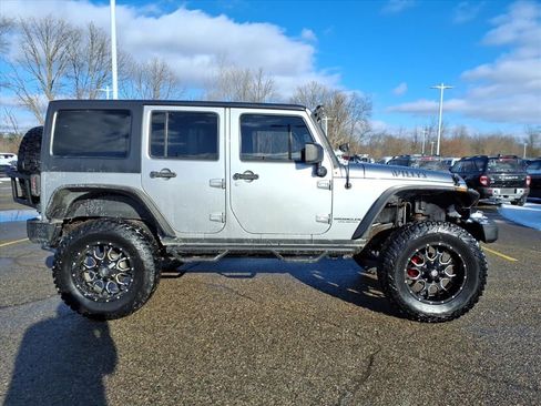 Used 2014 Jeep Wrangler Unlimited Sport image 9