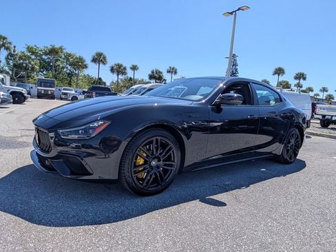 Used 2023 Porsche Taycan image 3