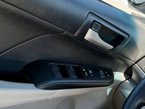 Used 2014 Toyota Camry LE image 19