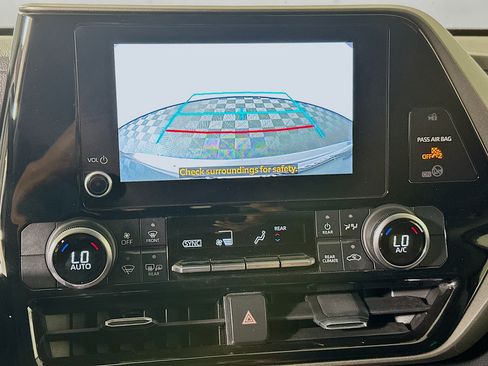 Used 2023 Toyota Highlander L FWD image 25