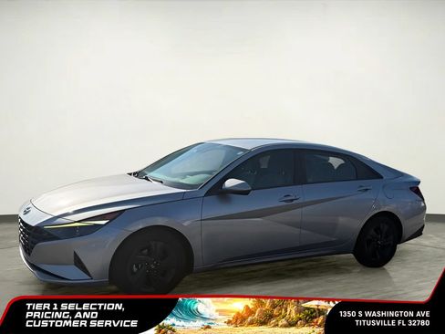 Used 2021 Hyundai Elantra SEL w/ Convenience Package FWD image 3