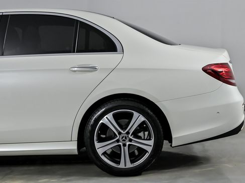 Used 2019 Mercedes-Benz E 300 4MATIC image 8