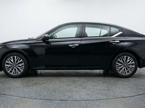 Used 2025 Nissan Altima 2.5 SV image 5