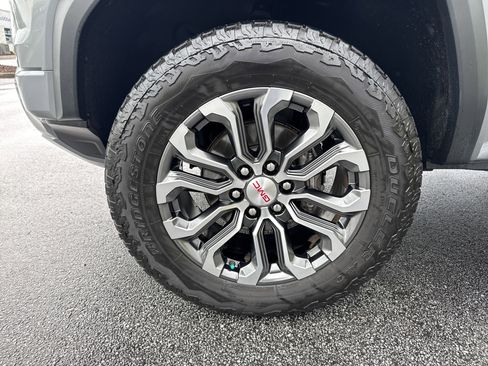 Used 2024 GMC Canyon Denali AWD/4WD image 13