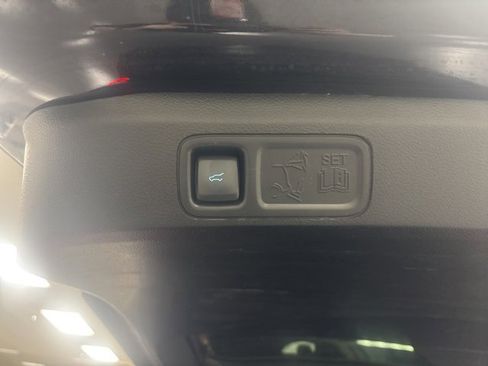 Used 2021 Ford Expedition Max Limited image 12