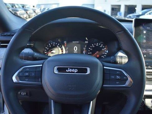 Used 2024 Jeep Compass Latitude AWD/4WD image 30