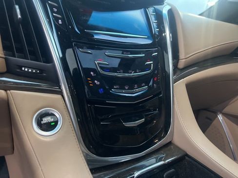 Used 2018 Cadillac Escalade ESV Platinum image 15