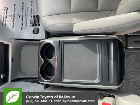 Used 2015 Toyota Sienna L image 26