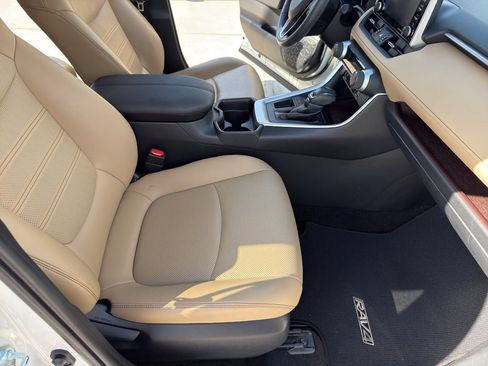 Used 2019 Toyota RAV4 Limited w/ Cold Weather Package FWD image 29