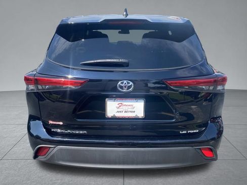 Used 2022 Toyota Highlander LE AWD/4WD image 14