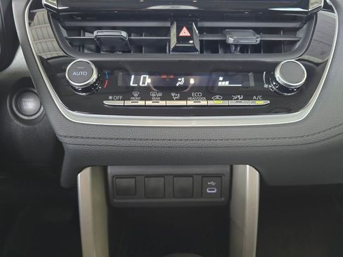 Used 2025 Toyota Corolla Cross LE FWD image 50