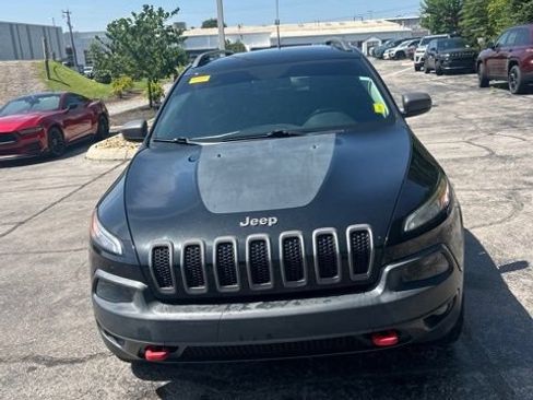 Used 2016 Jeep Cherokee Trailhawk w/ Comfort/Convenience Group AWD/4WD image 2