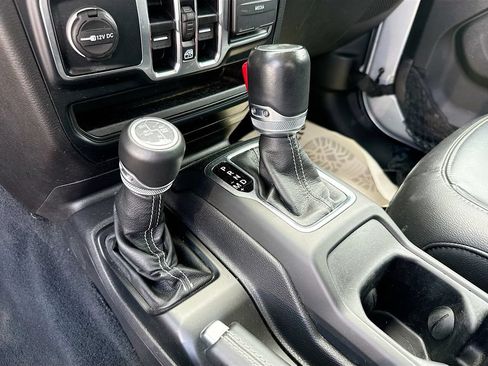 Certified 2022 Jeep Wrangler Unlimited Sahara w/ Cold Weather Group AWD/4WD image 13