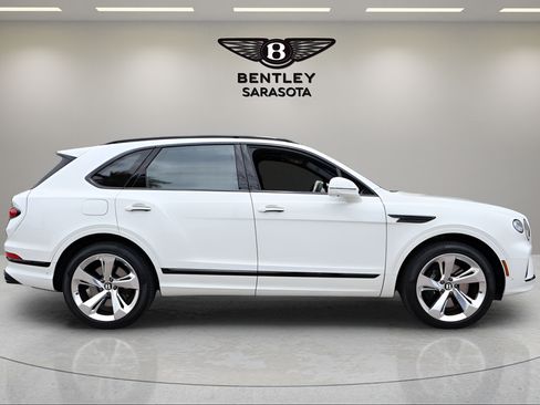 Used 2024 Bentley Bentayga AWD/4WD image 8