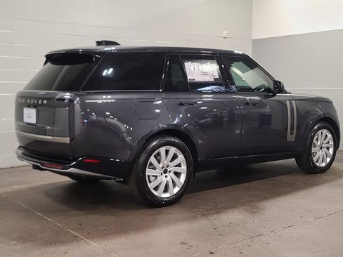 New 2026 Land Rover Range Rover SE image 2