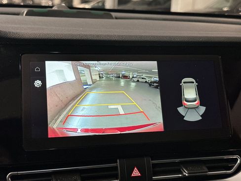 Certified 2022 Kia Niro EX Premium image 28