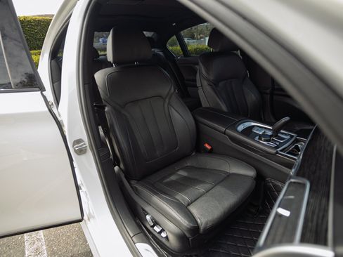 Used 2018 BMW 740i RWD image 22