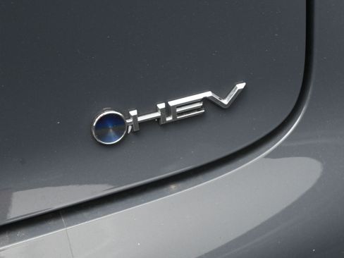 Used 2024 Toyota Prius XLE FWD image 38
