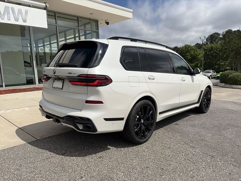Used 2024 BMW X7 xDrive40i w/ M Sport Package AWD/4WD image 8