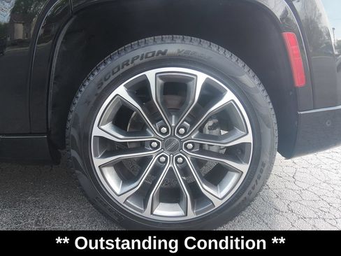 Used 2023 Jeep Grand Wagoneer Series III AWD/4WD image 8