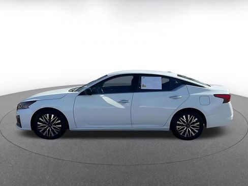 Used 2025 Nissan Altima 2.5 SV image 7