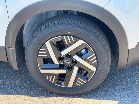 New 2026 Nissan Kicks SV image 10